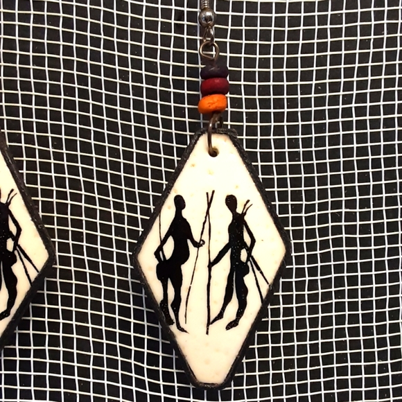 Vintage Earrings Tribal Design - Picture 5 of 8